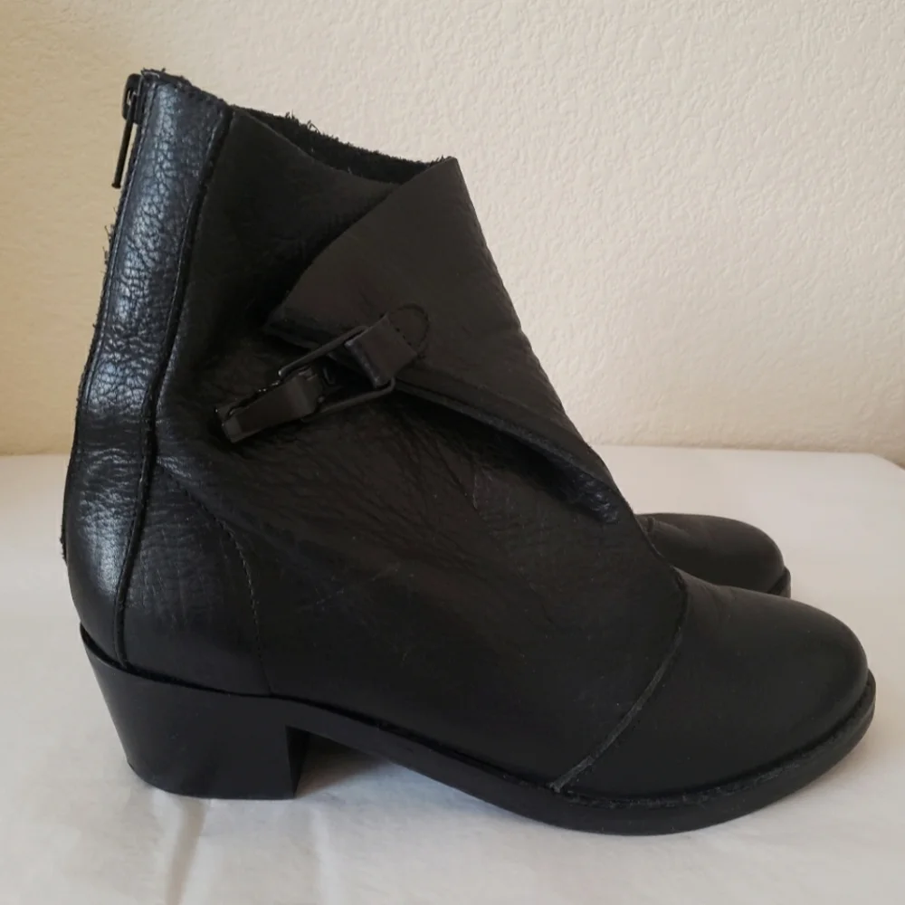 Intentionally Blank black leather boots 9